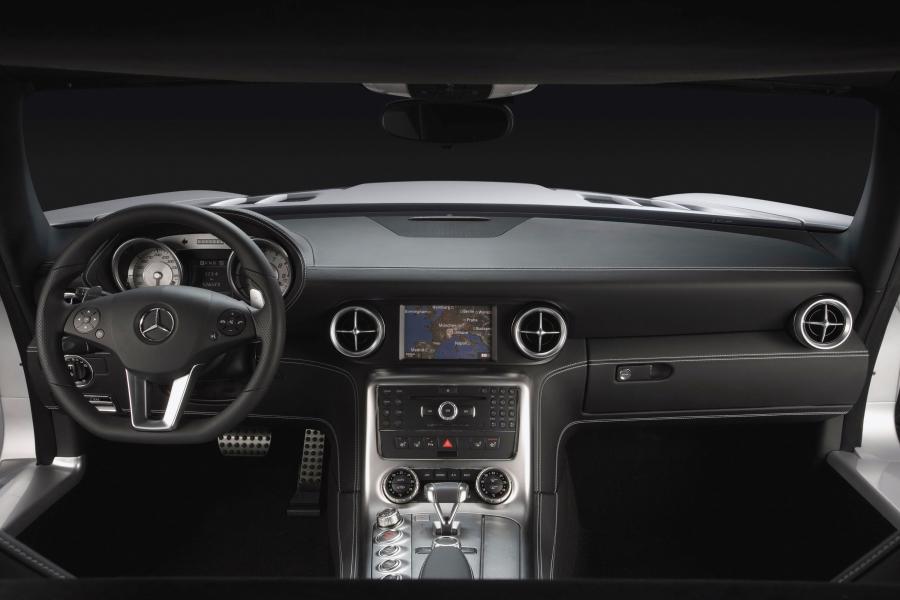  Mercedes-Benz SLS AMG 2010 года  (фото 9 из 526)